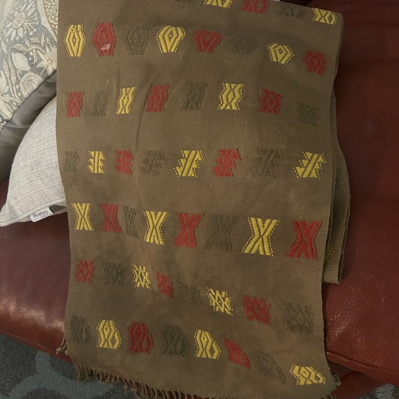 Table Runner - Picture 2 of 4